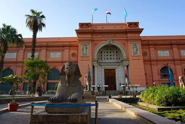 Pyramids and Egyptian Museum Tour